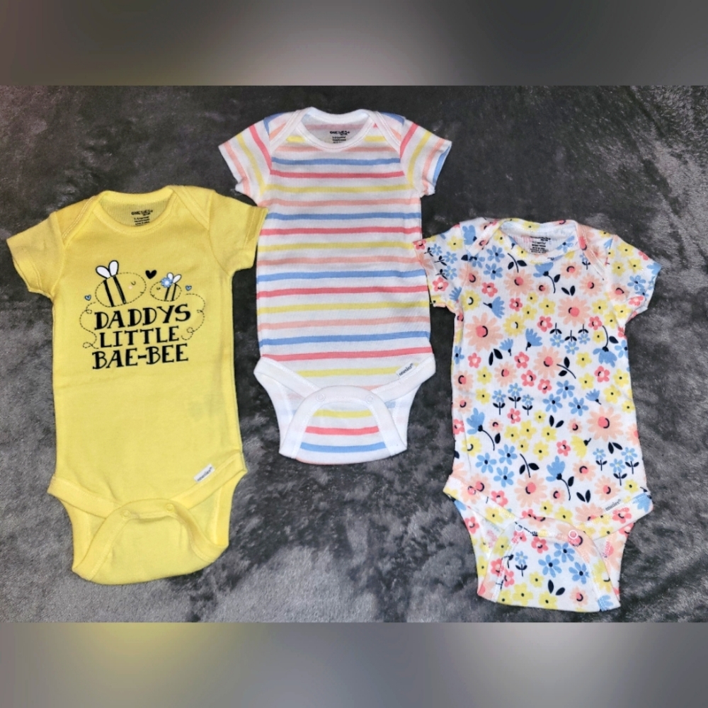 3 pack of Onsies/2 pack baby socks NWT